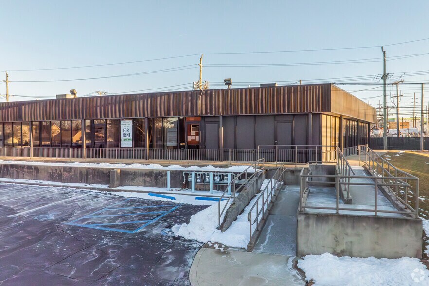 More Photos Of 1200 W Broadway, Hewlett Medical For Lease