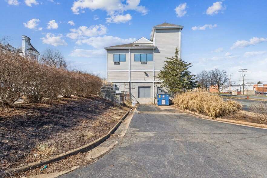 More Photos Of 602 S King St, Leesburg Medical For Sale