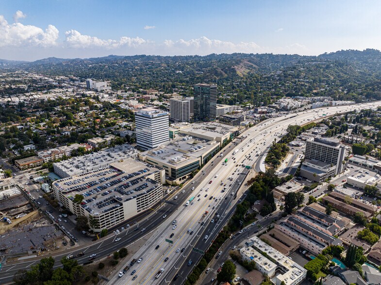 More Photos Of 15301 Ventura Blvd, Sherman Oaks Unknown For Lease