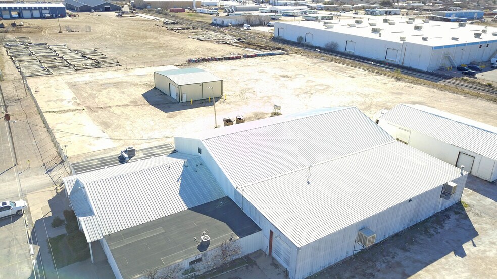 More Photos Of 302 Industrial Ave, Odessa Warehouse For Sale