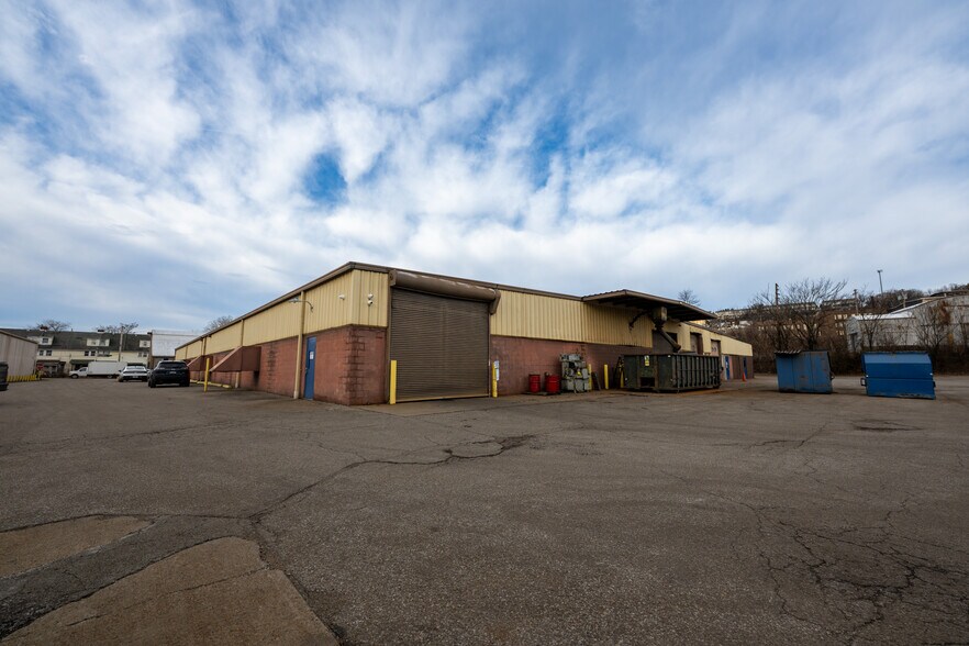 More Photos Of 320-A 4th Street St, Blawnox Service For Sale