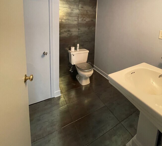 More Photos Of 2730-2732 N Clark St, Chicago Storefront Retail Office For Lease