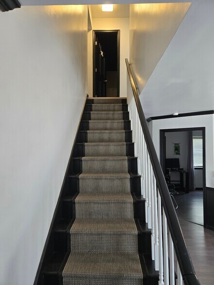 More Photos Of 114 Canfield Pl, Hendersonville Office For Sale