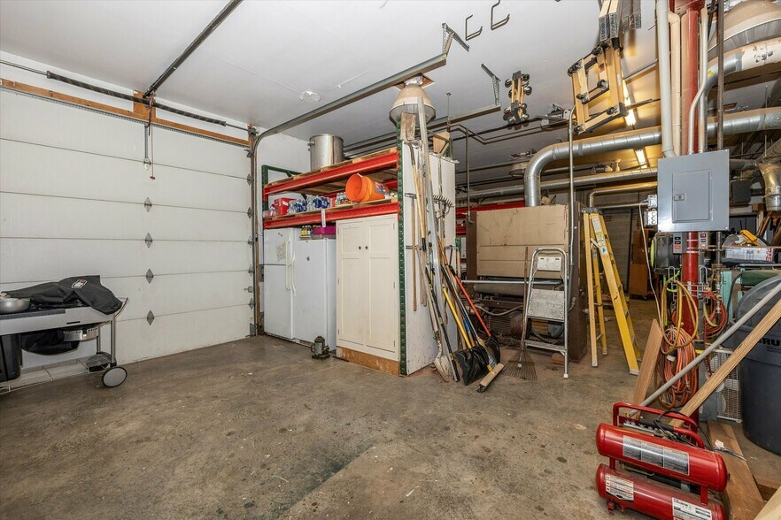 More Photos Of 806 Park Ave, Mount Airy Office For Sale