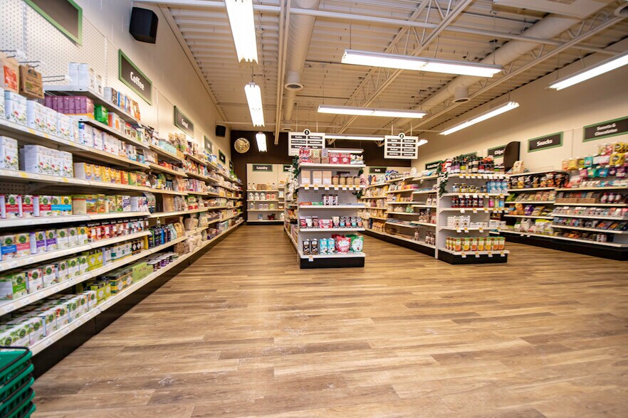 More Photos Of 904 Water St, Peterborough Freestanding For Lease