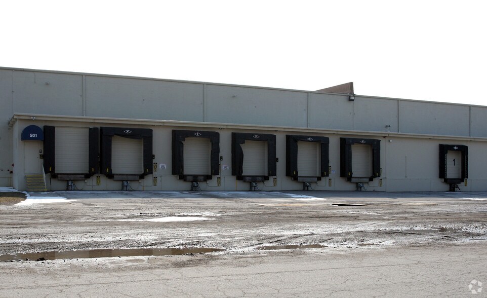 More Photos Of 501-591 J St, Perrysburg Distribution For Lease