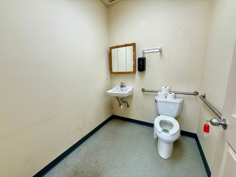 More Photos Of 12045 6300 Rd, Montrose Flex For Lease
