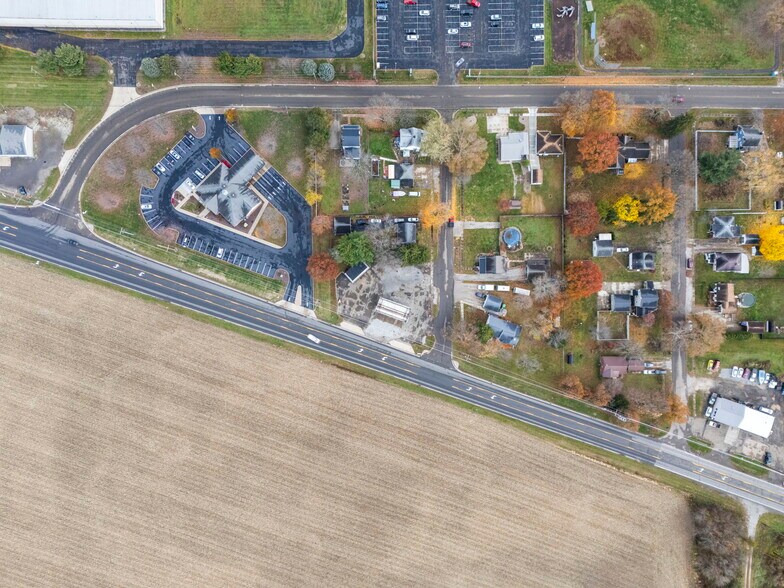 More Photos Of 1204 Erie Ave SW, Navarre Truck Stop For Lease