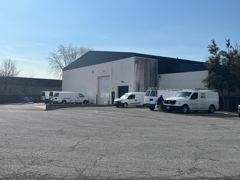 More Photos Of 26 Industrial Park Dr, Waldorf Warehouse For Sale