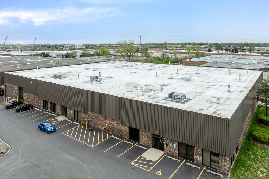 More Photos Of 887-895 Sivert Dr, Wood Dale Warehouse For Lease
