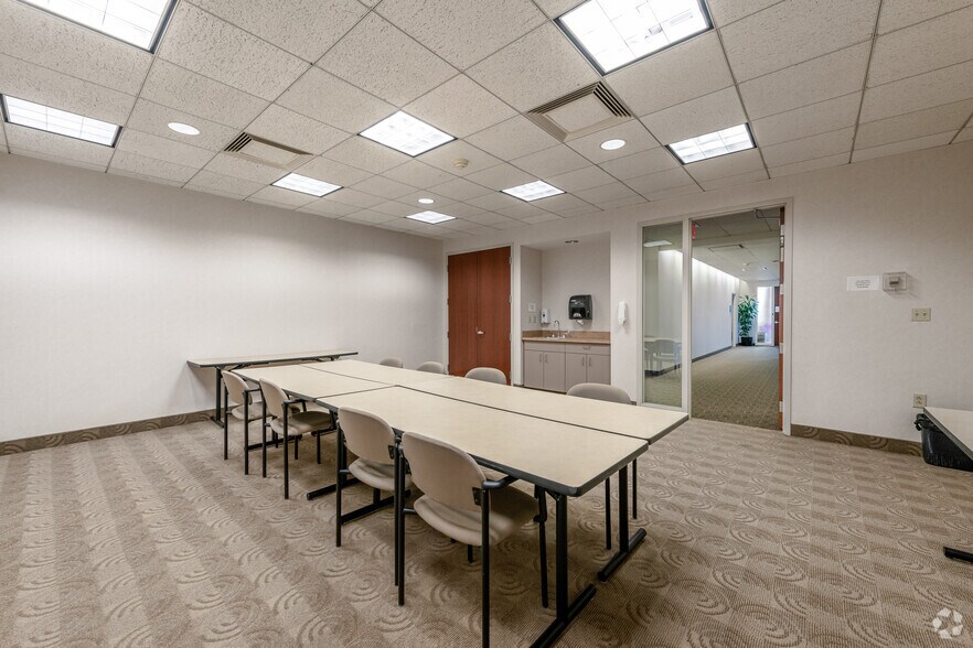 More Photos Of 6200 Oak Tree Blvd, Independence Office For Lease