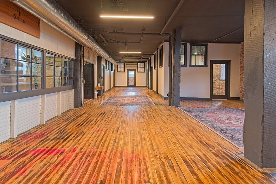 Primary Photo Of 101 W Broadway St, Tipp City Showroom For Lease