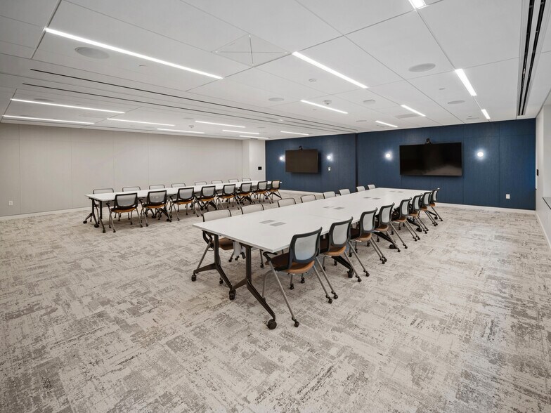 More Photos Of 901 N Glebe Rd, Arlington Office For Lease