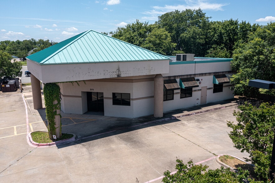 Primary Photo Of 201 W 5th St, Bonham Medical For Sale