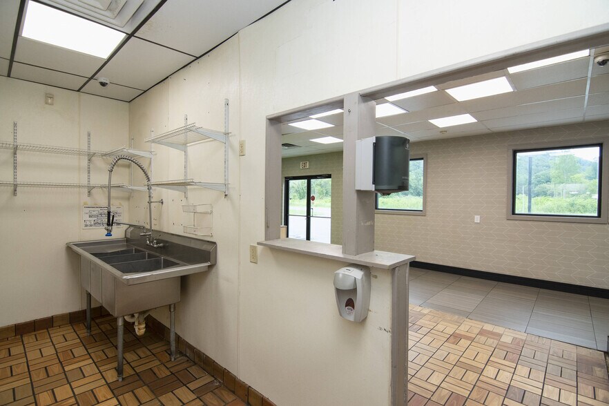 More Photos Of 1931 Alta Dr, Alderson General Retail For Sale