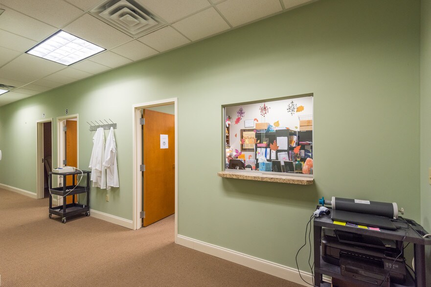 More Photos Of 897 Von Kolnitz Rd, Mount Pleasant Medical For Lease