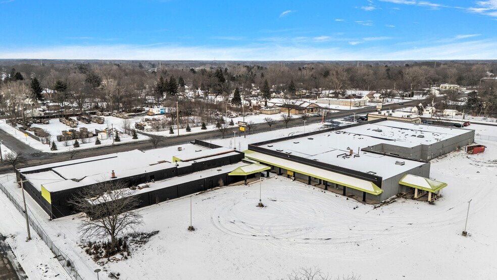 More Photos Of 3402 Richfield Rd, Flint Freestanding For Lease