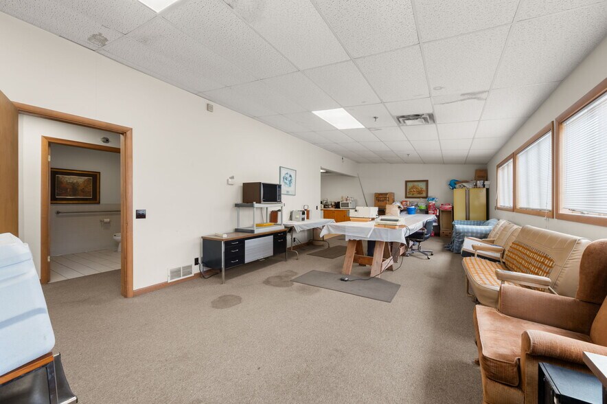 More Photos Of 16 E Industrial Rd, Branford Warehouse For Lease