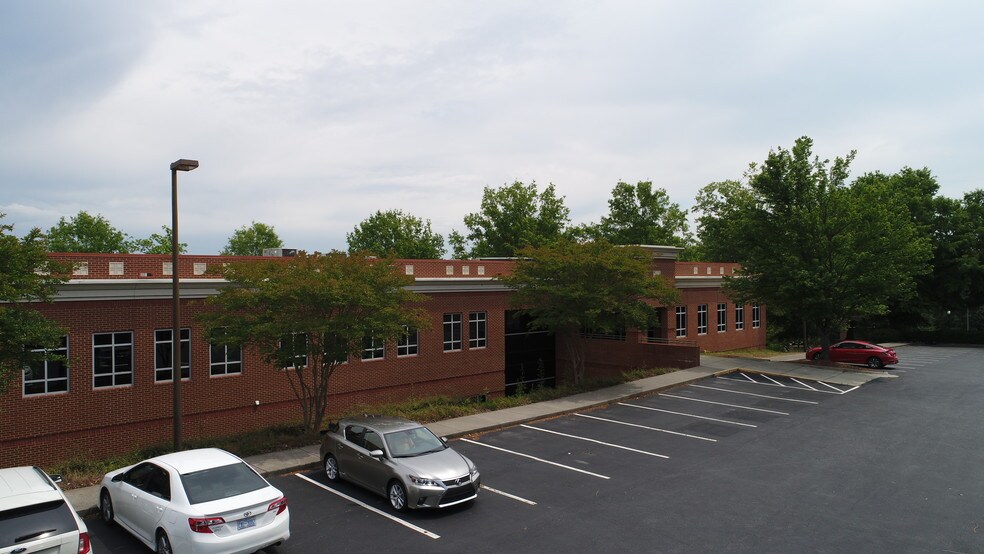 More Photos Of 725 Highland Oaks Dr, Winston-Salem Medical For Lease