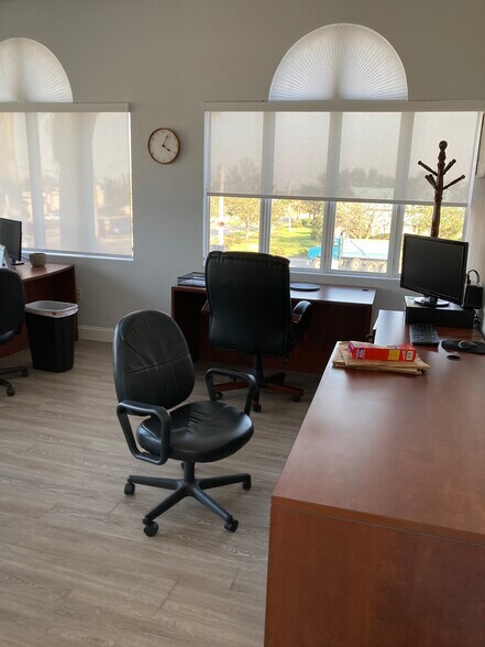 More Photos Of 3208 Chiquita Blvd S, Cape Coral Office For Lease