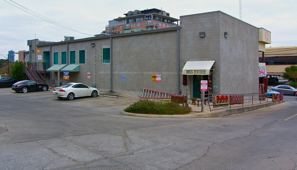 More Photos Of 700 N Lamar Blvd, Austin Freestanding For Lease