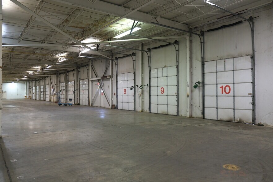 More Photos Of 1291-1299 N Highway Dr, Fenton Warehouse For Lease