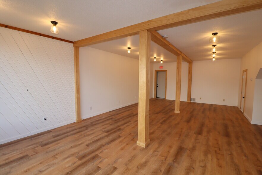 More Photos Of 309 Main St E, Ashland Storefront Retail Office For Lease