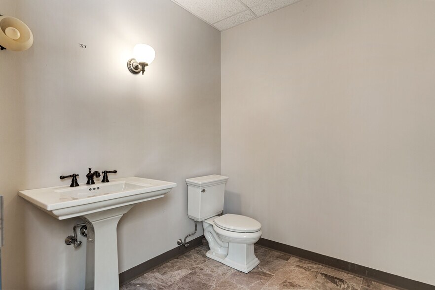 More Photos Of 128 Litchfield Rd, New Milford Medical For Sale