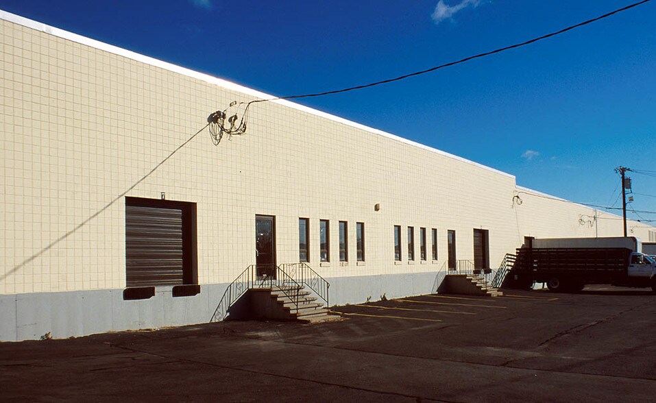 More Photos Of 14 Everberg Rd, Woburn Warehouse For Lease