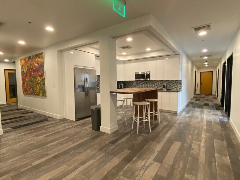 More Photos Of 100 S Maryland Pky, Las Vegas General Retail For Sale