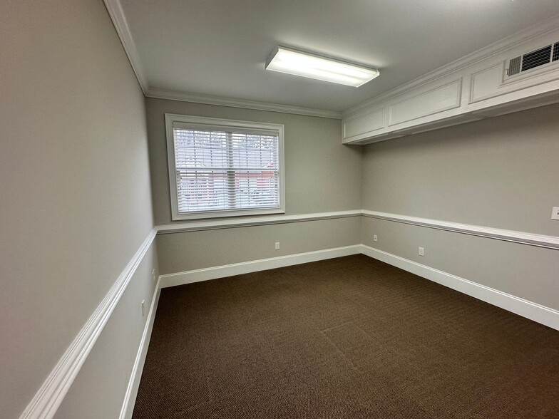 More Photos Of 327 Dahlonega St, Cumming Medical For Sale