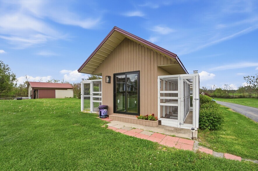 More Photos Of 1532 Eads Rd, Verona Flex For Sale