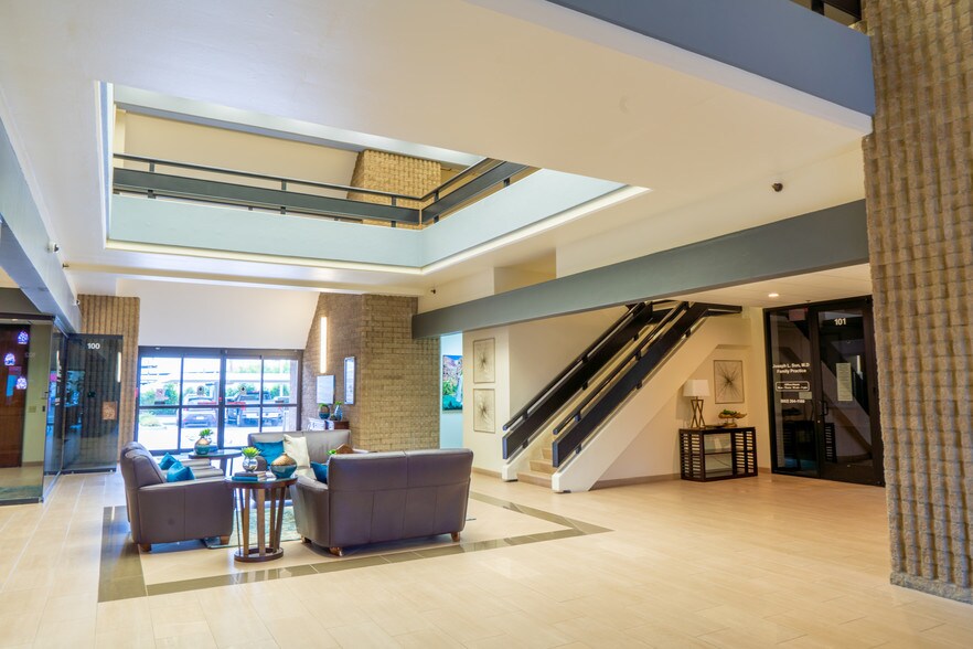 More Photos Of 255 E Osborn Rd, Phoenix Office For Lease