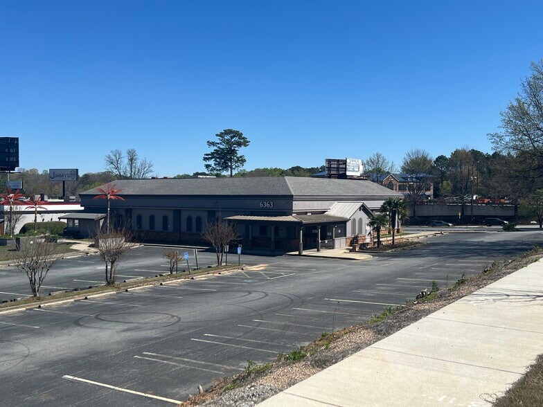More Photos Of 6363 Peachtree Industrial Blvd, Atlanta Restaurant For Lease