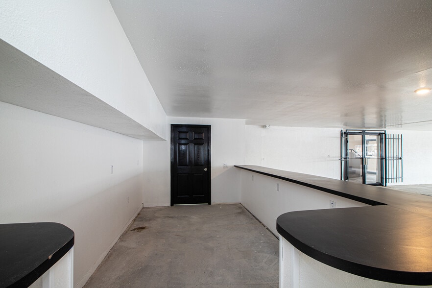 More Photos Of 802 Crosstimbers, Houston General Retail For Sale