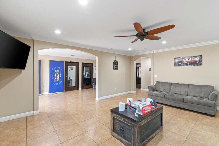 More Photos Of 19700 Temescal Canyon Rd, Corona Freestanding For Lease