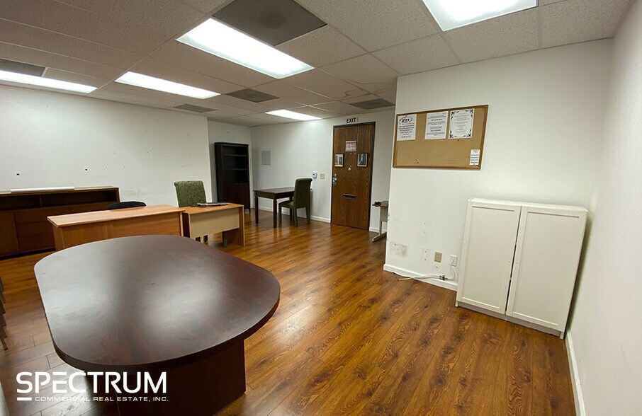More Photos Of 15600 Devonshire St, Granada Hills Office For Lease