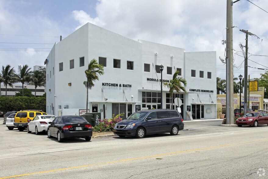 Primary Photo Of 18319-18321 W Dixie Hwy, North Miami Beach General Retail For Lease