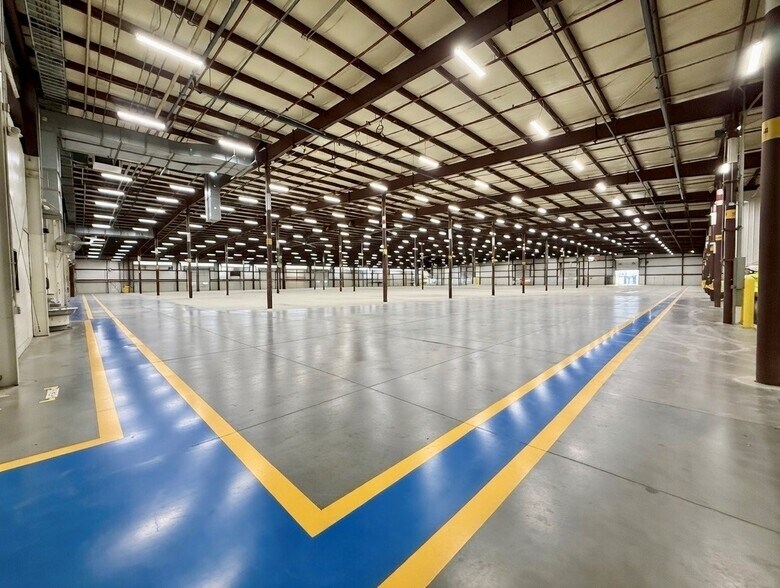 More Photos Of 2855 S Oakwood Rd, Oshkosh Manufacturing For Lease