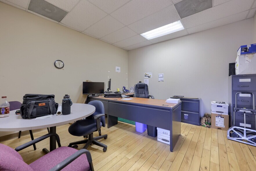 More Photos Of 301 Commerce Dr, New Holland Warehouse For Sale