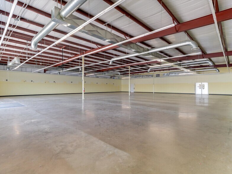 More Photos Of 82 N Kessler Ave, Schulenburg Freestanding For Sale