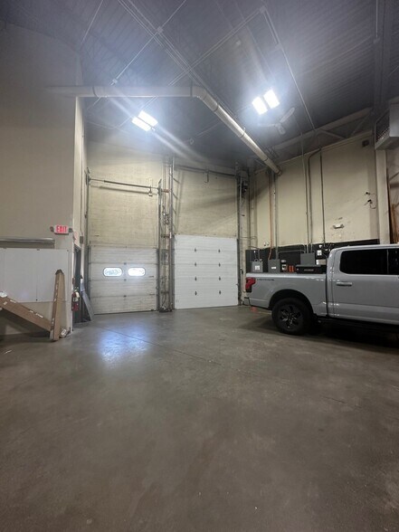 More Photos Of 362 Industrial Park Rd, Middletown Warehouse For Sale