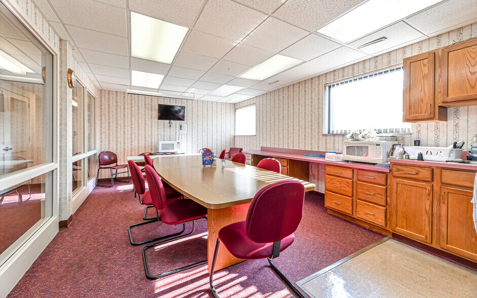 More Photos Of 508-512 N Jefferson st, New Castle Medical For Sale