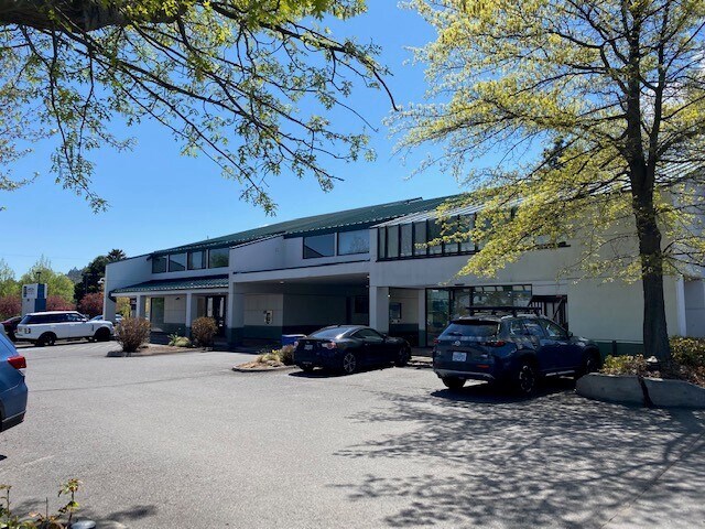 More Photos Of 1701 NE 3rd St, Bend Bank For Lease