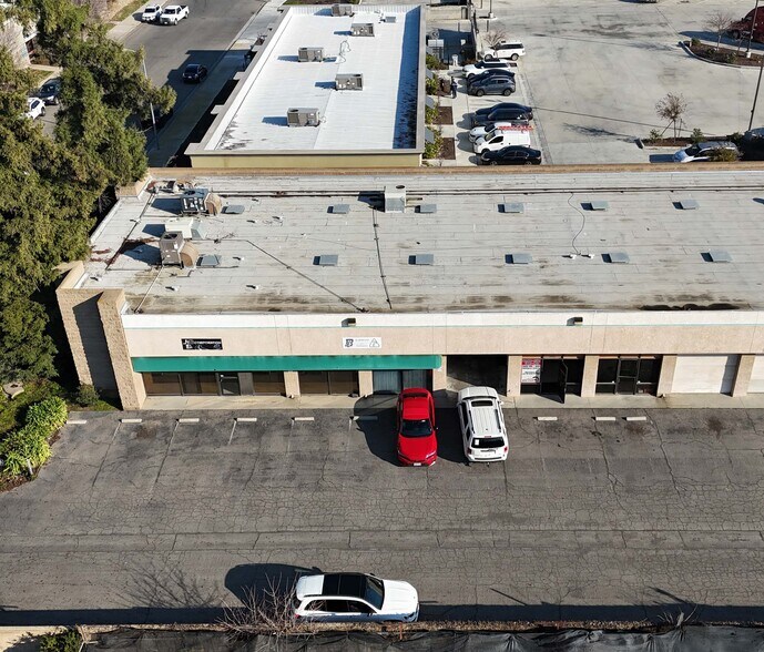 Primary Photo Of 4203 W Alamos Ave, Fresno Service For Lease