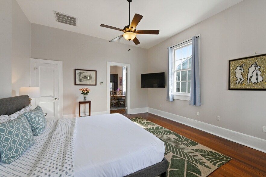 More Photos Of 1572 Magazine St, New Orleans Specialty For Sale