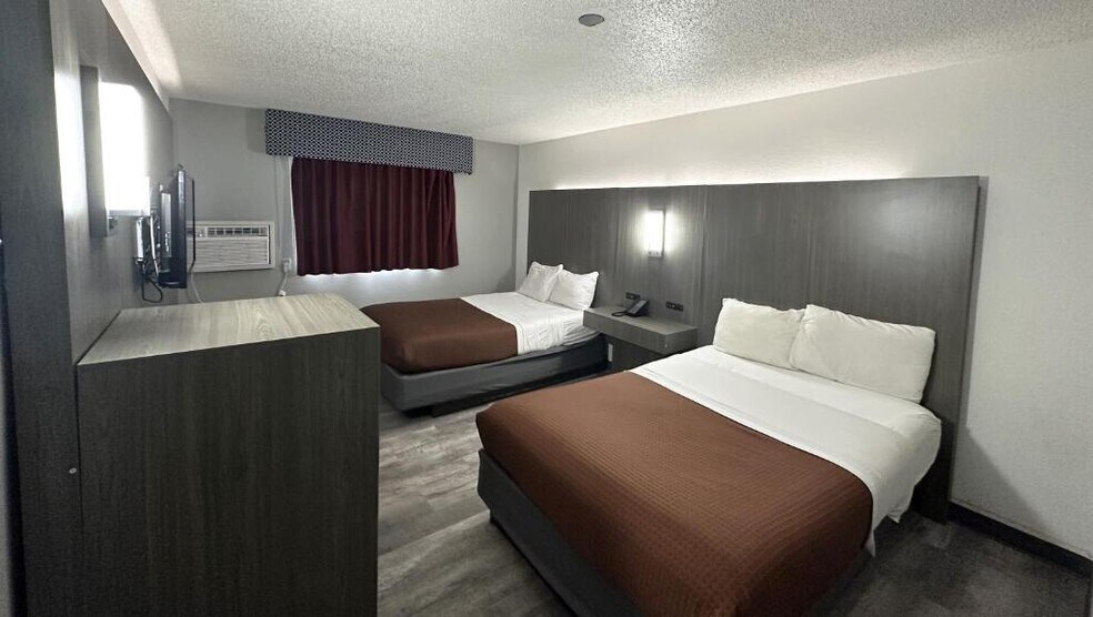 More Photos Of 522 E Coliseum Blvd, Fort Wayne Hotel For Sale