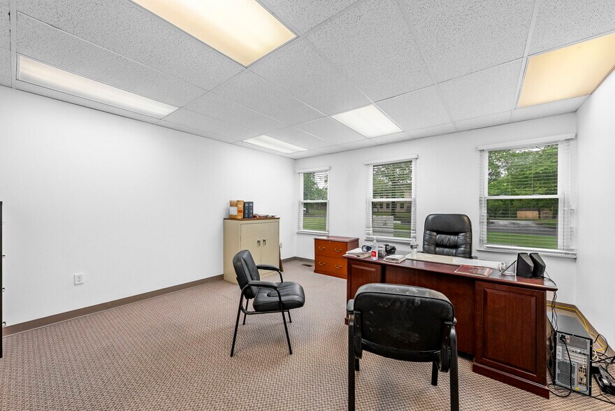 More Photos Of 59 Avenue at the Commons, Shrewsbury Medical For Lease