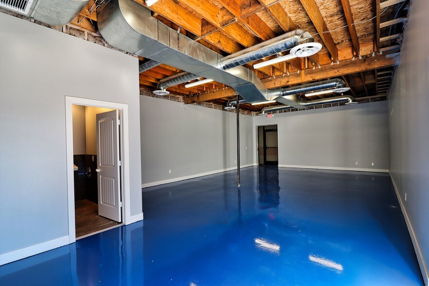 More Photos Of 6050 N Black Canyon Hwy, Phoenix Loft Creative Space For Sale