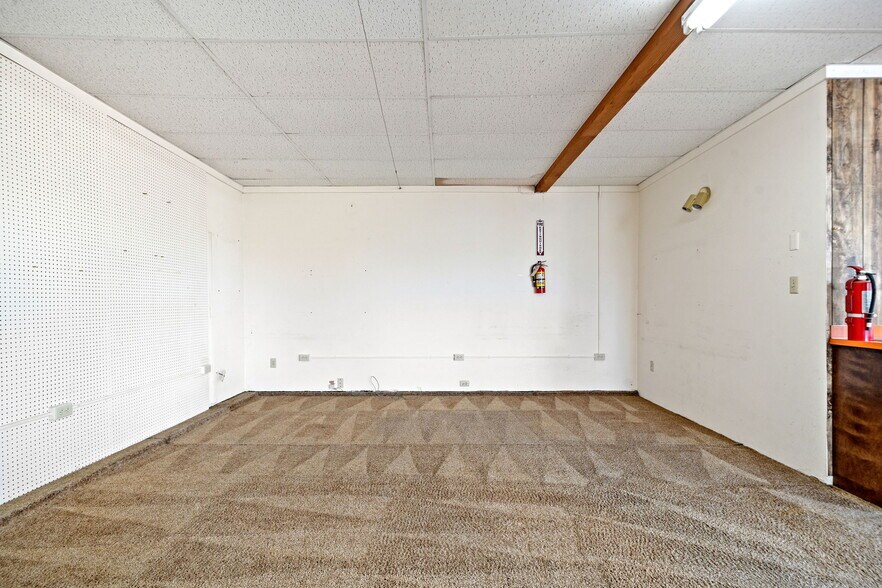 More Photos Of 503 S 3rd Ave, Sequim Flex For Lease